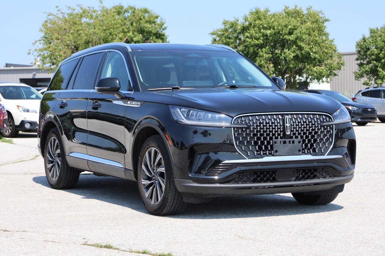 Used 2025 Lincoln Aviator AWD image 4