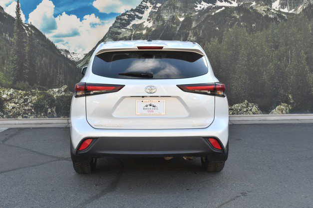 Used 2025 Toyota Highlander LE AWD/4WD image 10