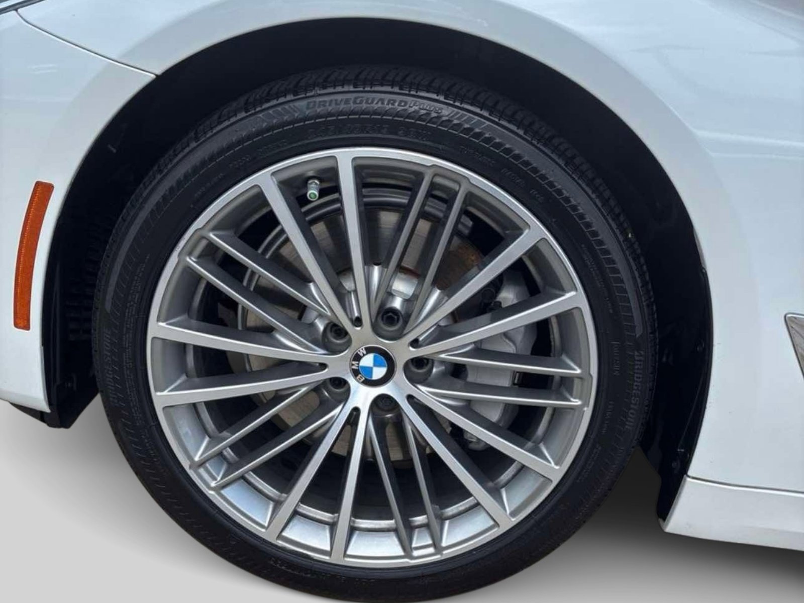 Used 2017 BMW 530i image 3