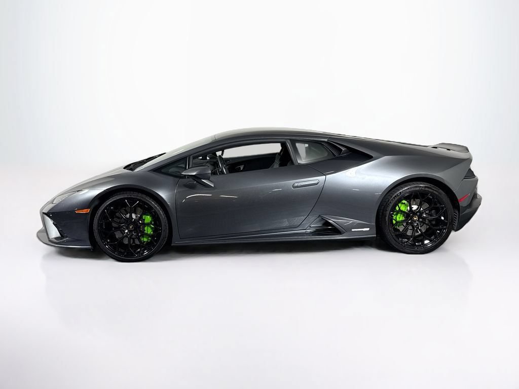 Used 2021 Lamborghini Huracan EVO RWD image 2
