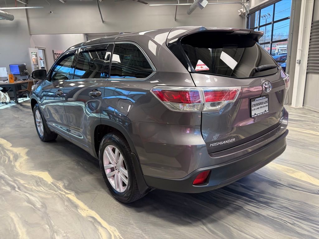 Used 2015 Toyota Highlander LE image 31