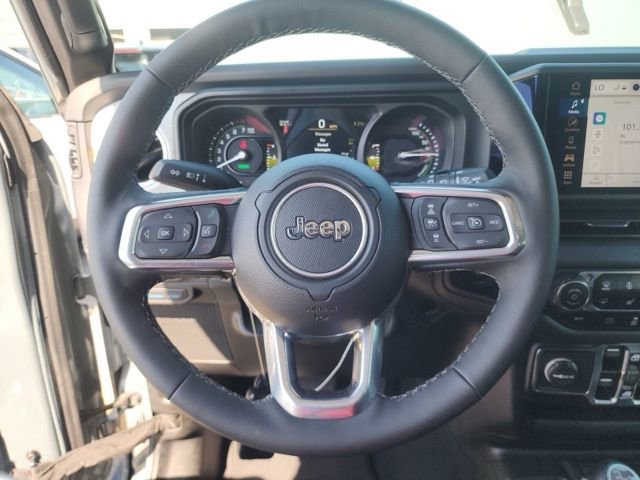 Used 2025 Jeep Wrangler Sahara 4xe image 13