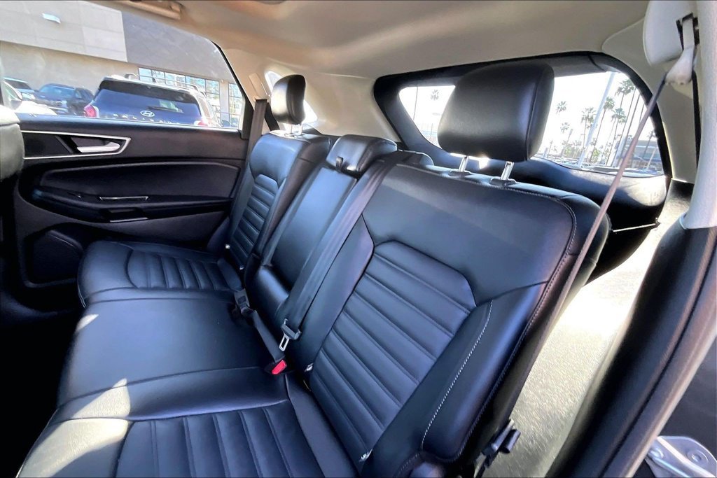Used 2017 Ford Edge SEL w/ Equipment Group 201A FWD image 16