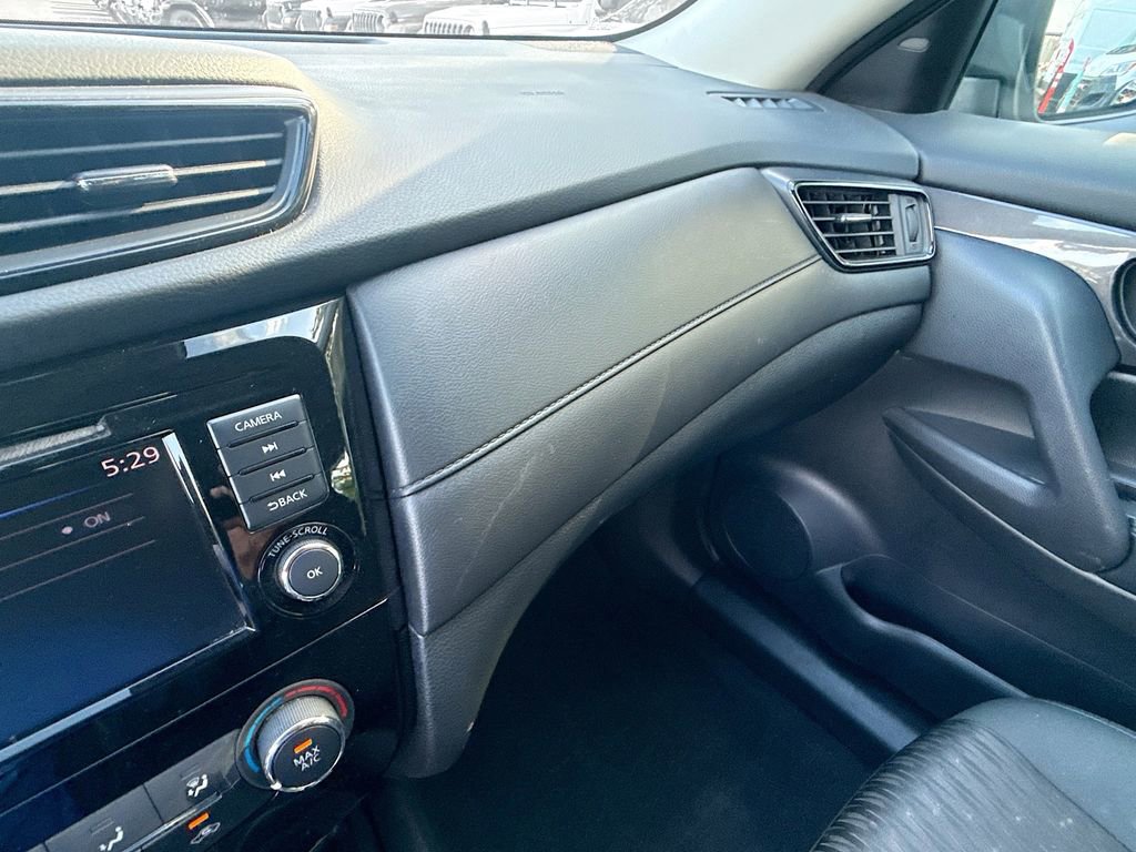 Used 2020 Nissan Rogue S image 24