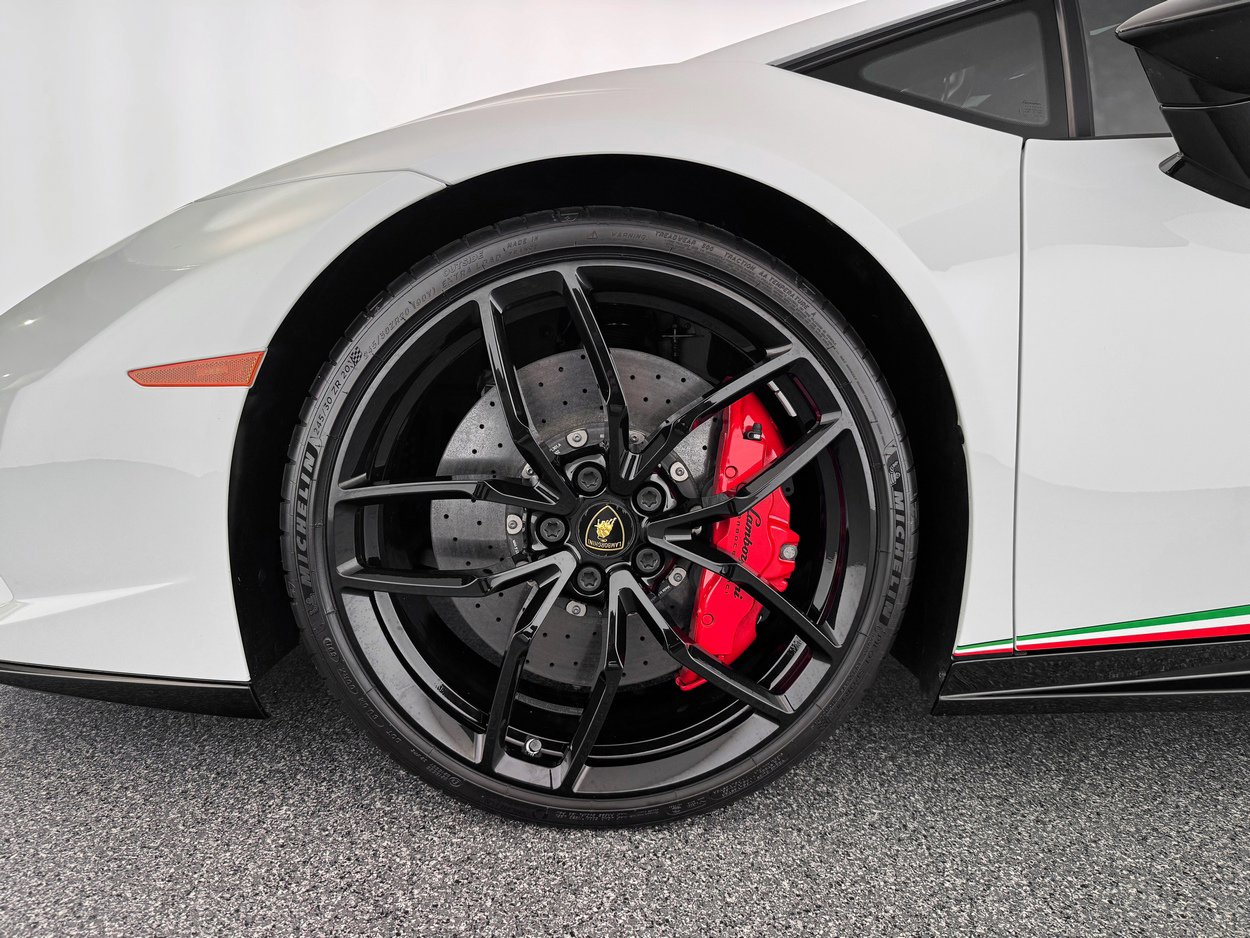 Used 2018 Lamborghini Huracan Performante image 30