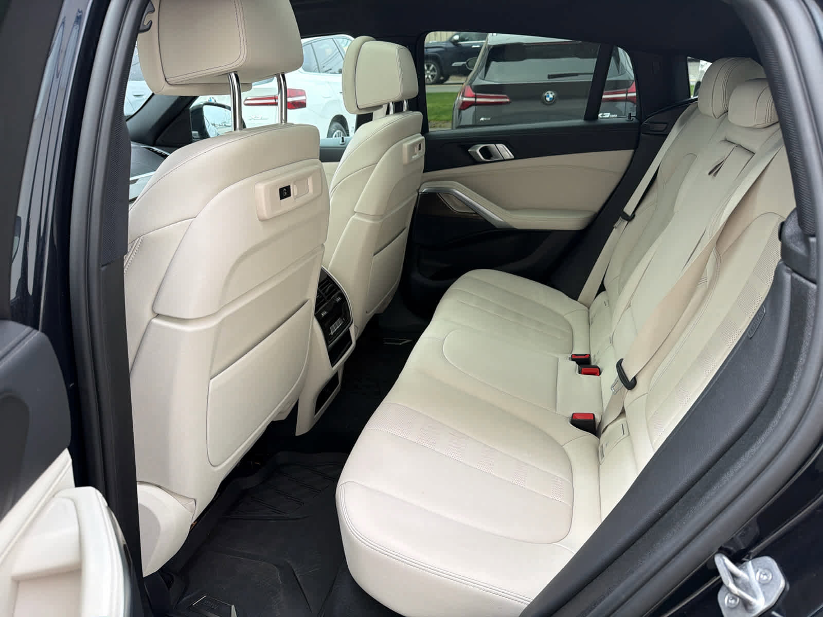 Used 2022 BMW X6 xDrive40i w/ M Sport Package AWD/4WD image 5