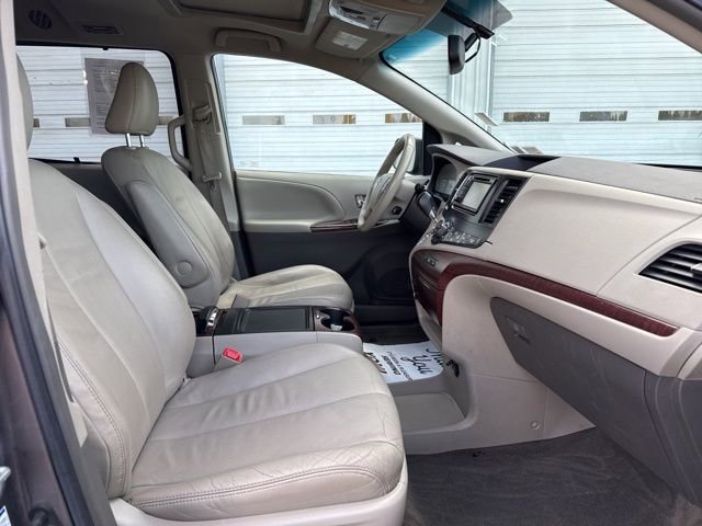 Used 2014 Toyota Sienna XLE image 11