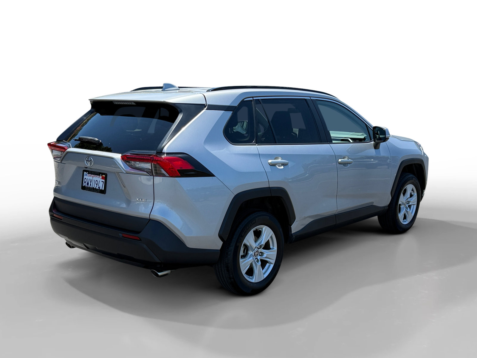 Used 2021 Toyota RAV4 XLE w/ Convenience Package FWD image 5