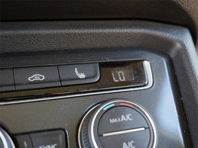 Used 2021 Volkswagen Tiguan SE image 32