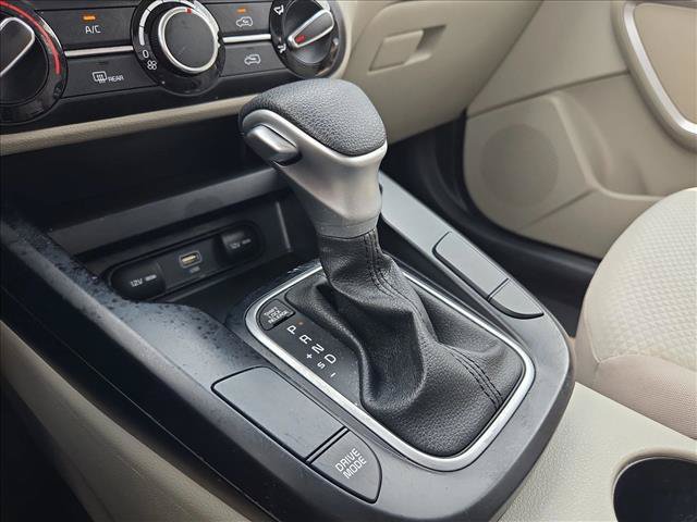 Used 2025 Kia Soul LX w/ LX Technology Package FWD image 12