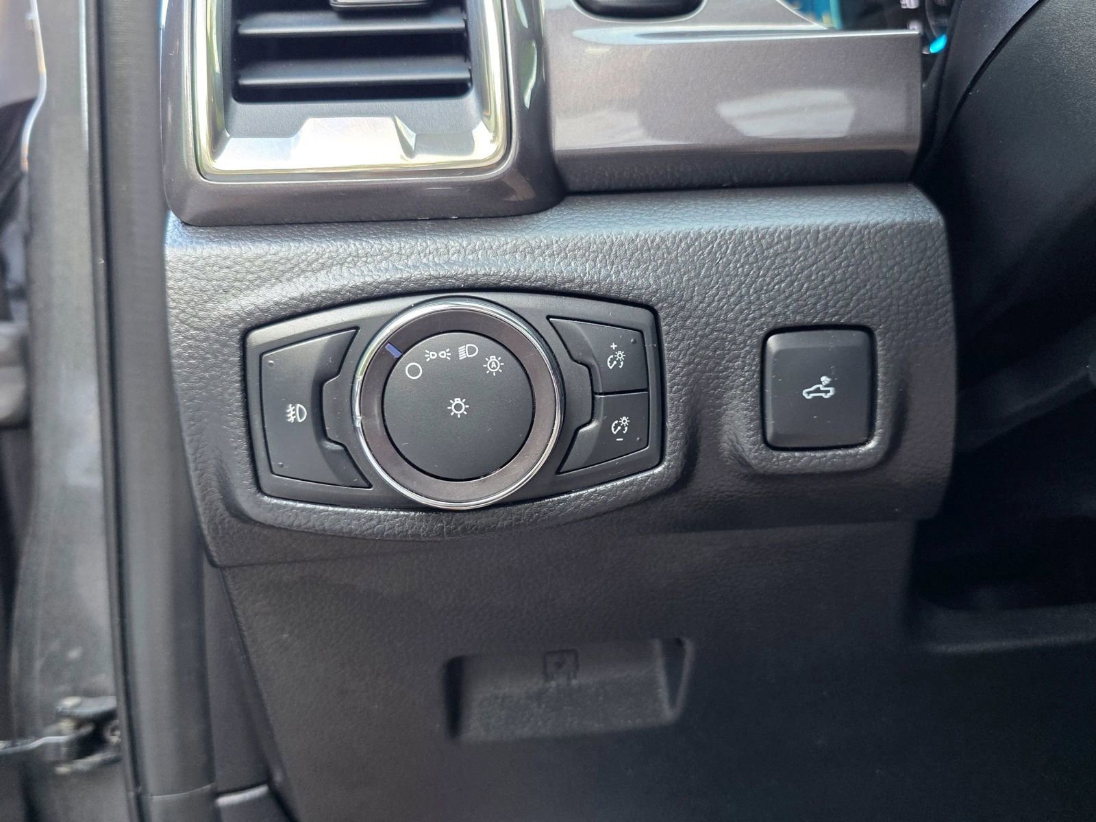 Used 2019 Ford Ranger Lariat w/ Equipment Group 501A Mid image 14