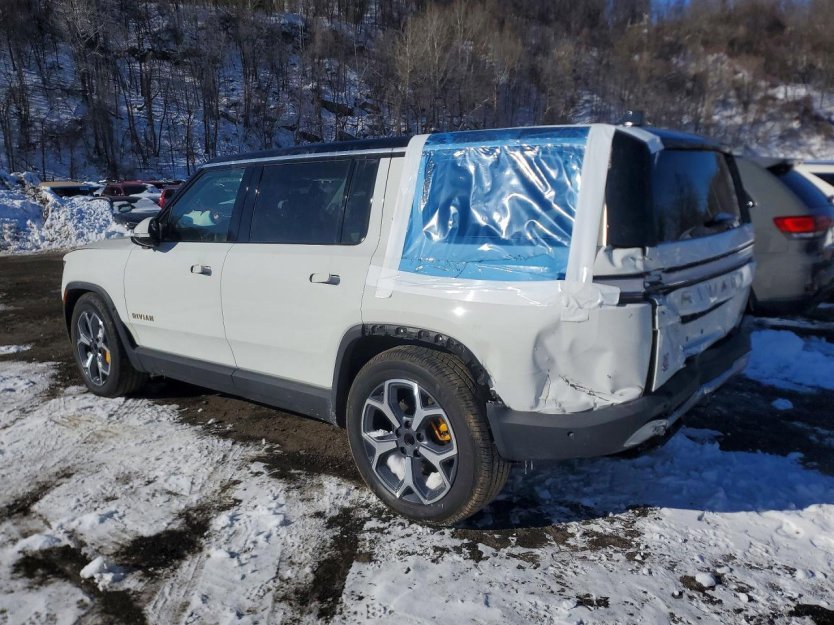Used 2024 Rivian R1S Adventure image 3