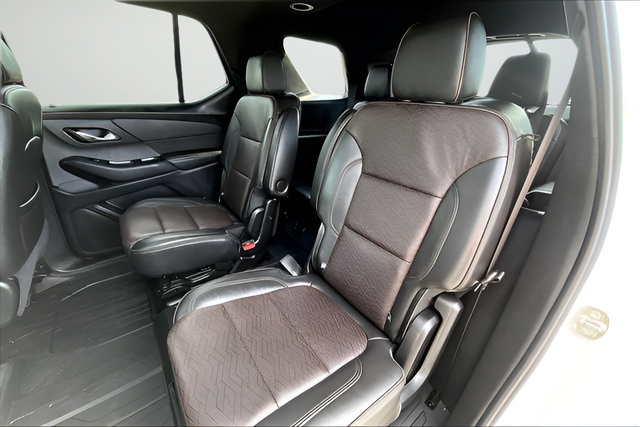 Used 2023 Chevrolet Traverse High Country FWD image 19