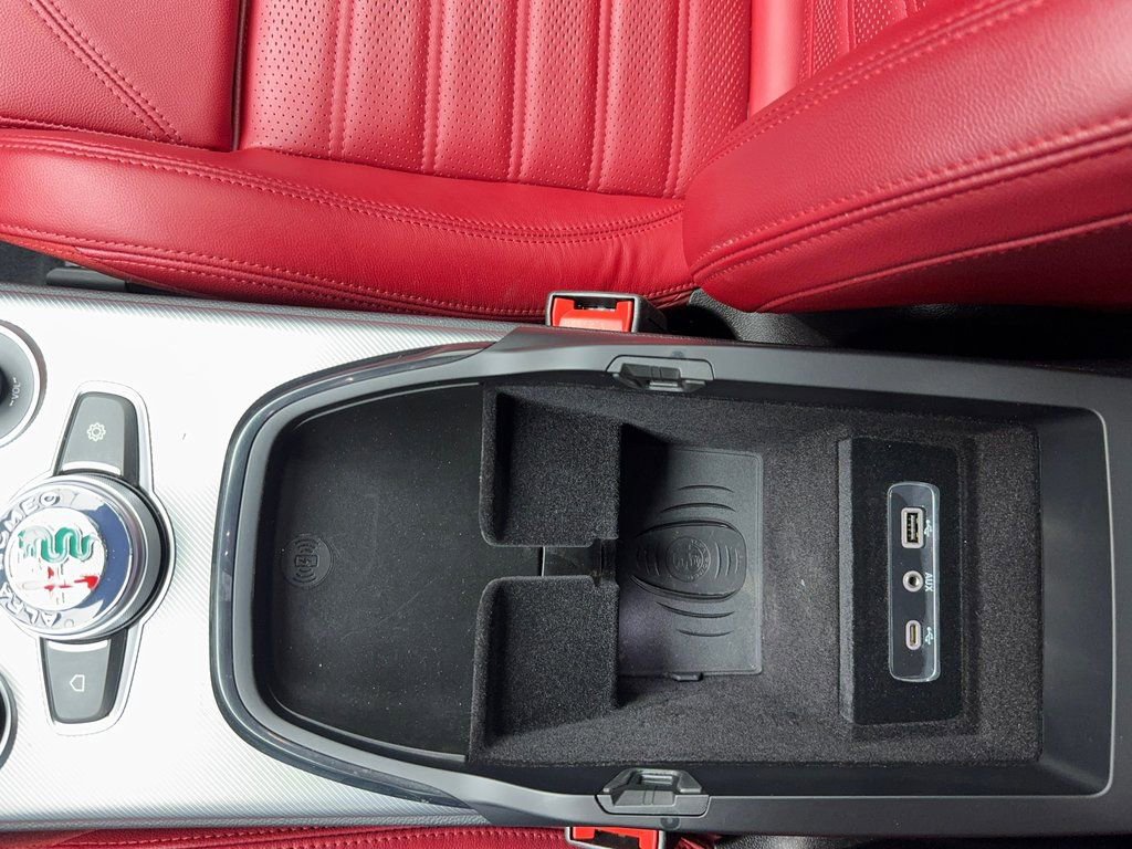 Used 2024 Alfa Romeo Stelvio Veloce image 31