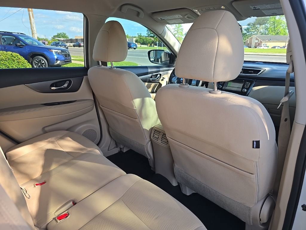 Used 2016 Nissan Rogue SV w/ SV Premium Package image 28