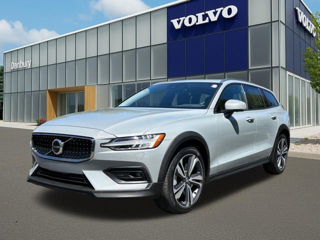 Certified 2025 Volvo V60 B5 Cross Country Plus AWD/4WD image 1