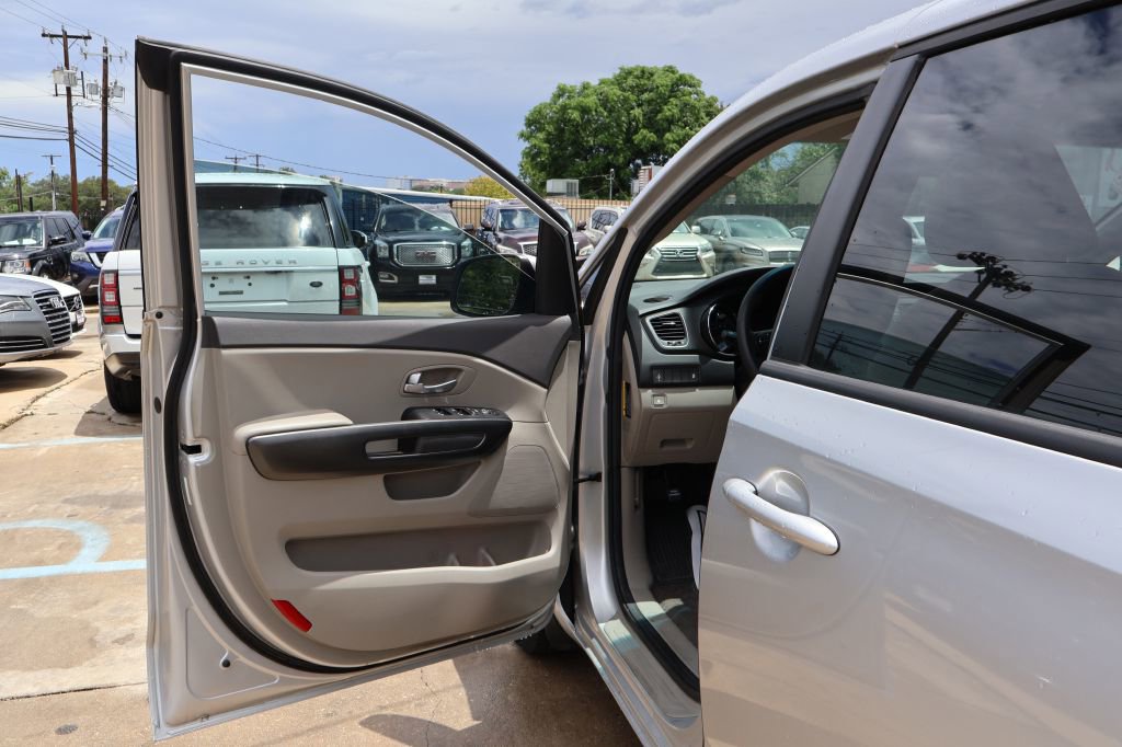 Used 2016 Kia Sedona L FWD image 19