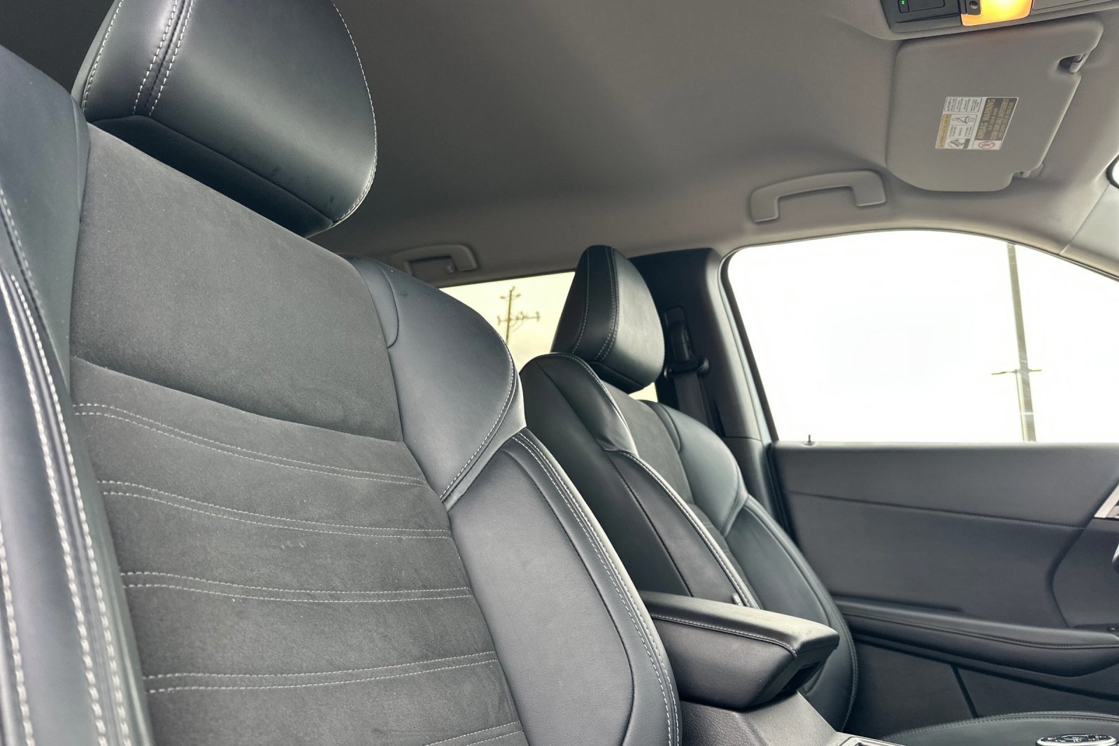 Used 2024 Mitsubishi Outlander SE image 17