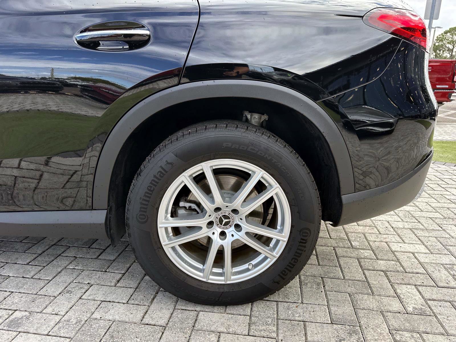 Used 2025 Mercedes-Benz GLC 300 image 11