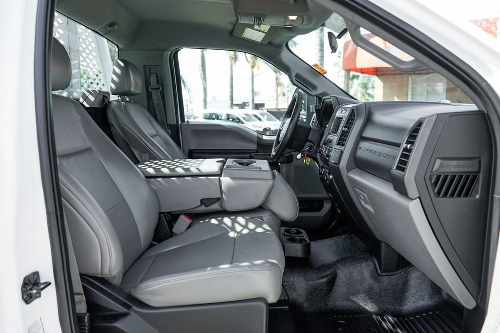 Used 2017 Ford F550 2WD Regular Cab Super Duty image 32