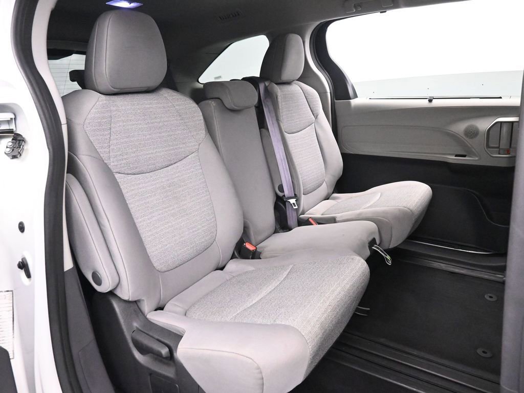 Used 2022 Toyota Sienna LE image 19