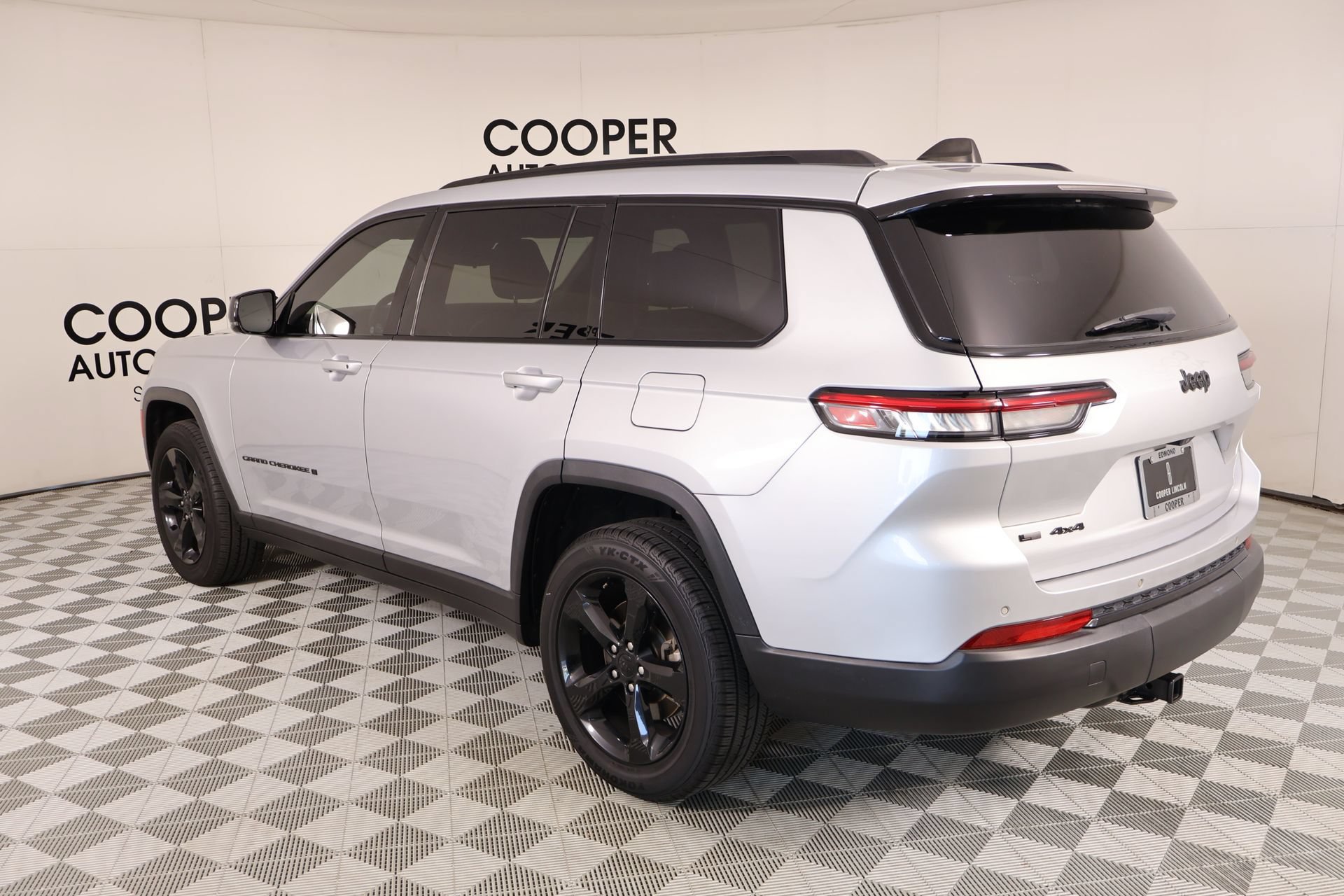 Used 2021 Jeep Grand Cherokee L Laredo AWD/4WD image 23