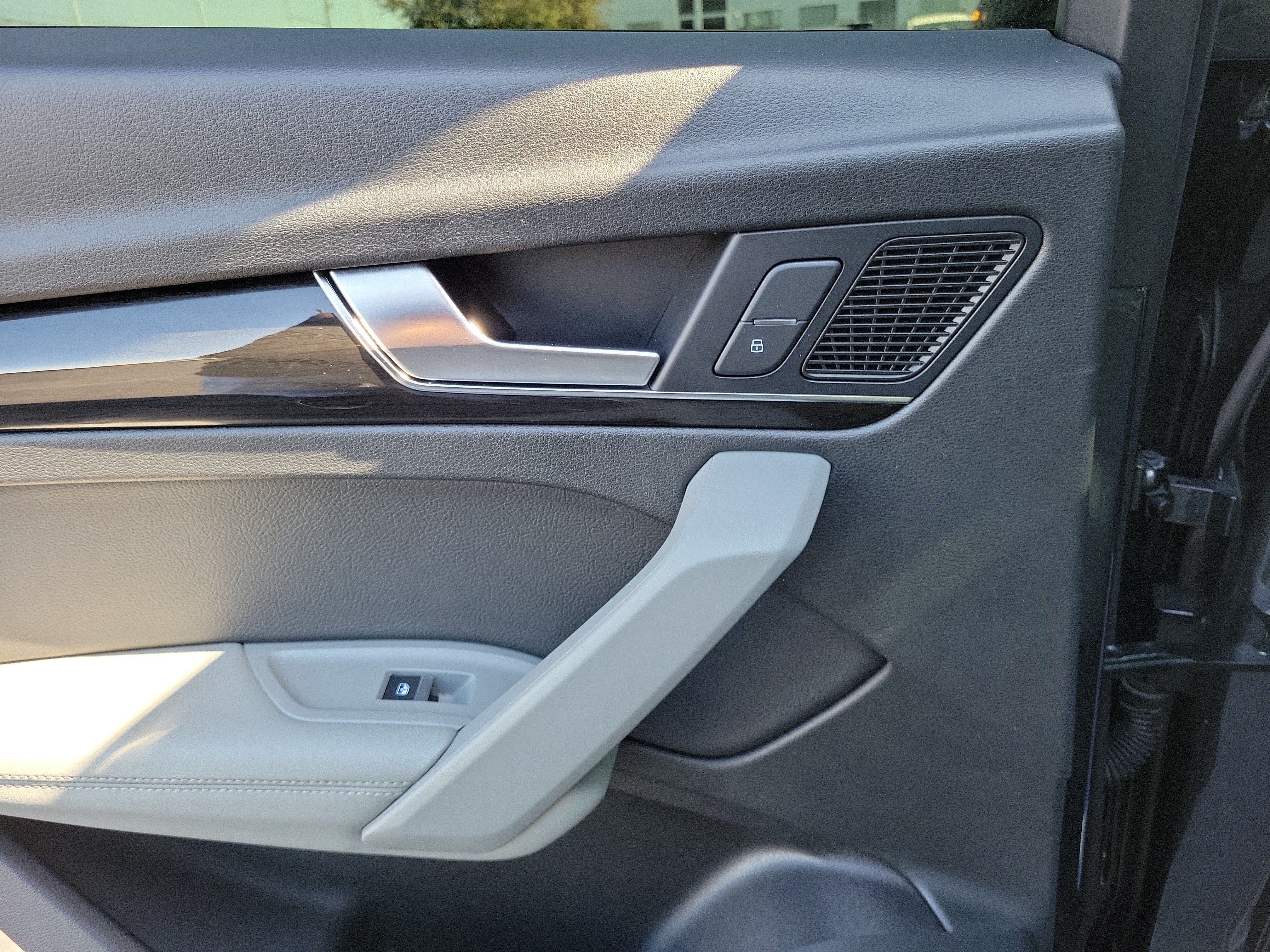 Used 2018 Audi Q5 Prestige w/ Prestige Package AWD/4WD image 12