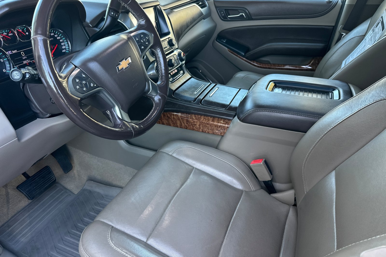Used 2018 Chevrolet Suburban Premier AWD/4WD image 10