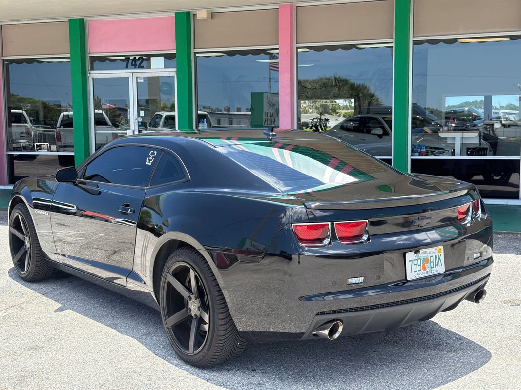 Used 2010 Chevrolet Camaro LT RWD image 3