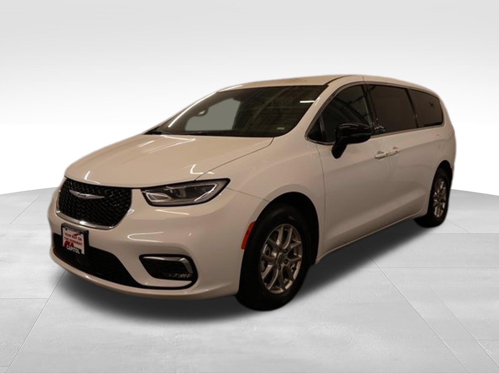 Used 2025 Chrysler Pacifica Select FWD image 5