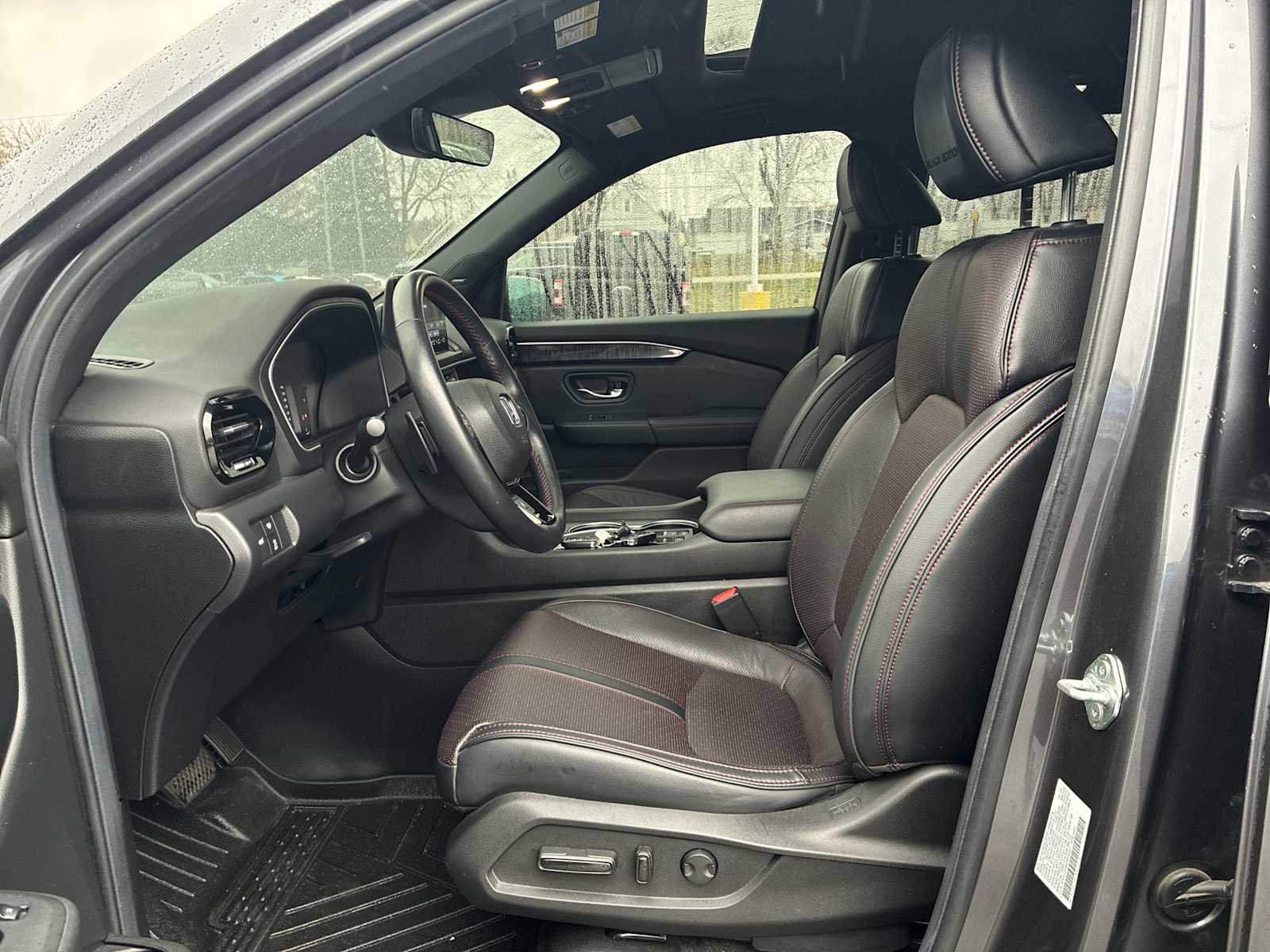 Used 2025 Honda Pilot Black Edition image 20