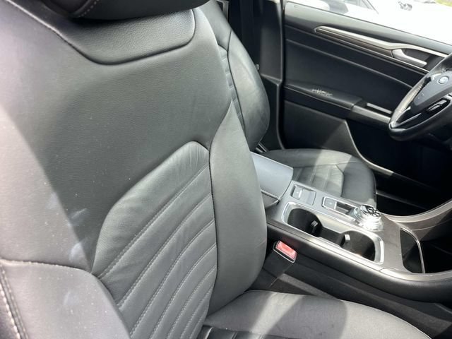 Used 2017 Ford Fusion SE w/ Fusion SE Technology Package FWD image 25