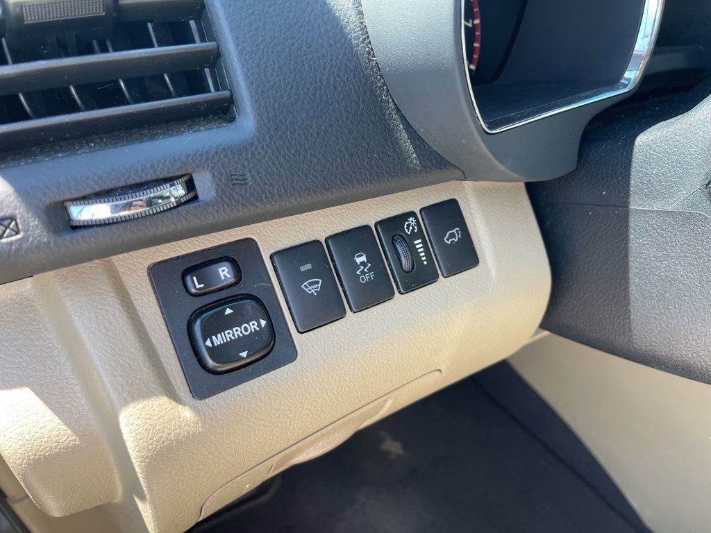 Used 2011 Toyota Highlander SE w/ Tow Pkg AWD/4WD image 14