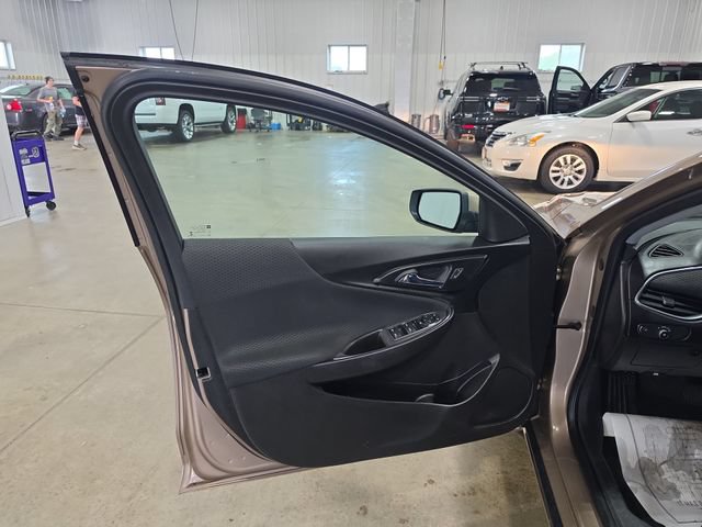 Used 2018 Chevrolet Malibu LT w/ LPO, Convenience Package 2 FWD image 22