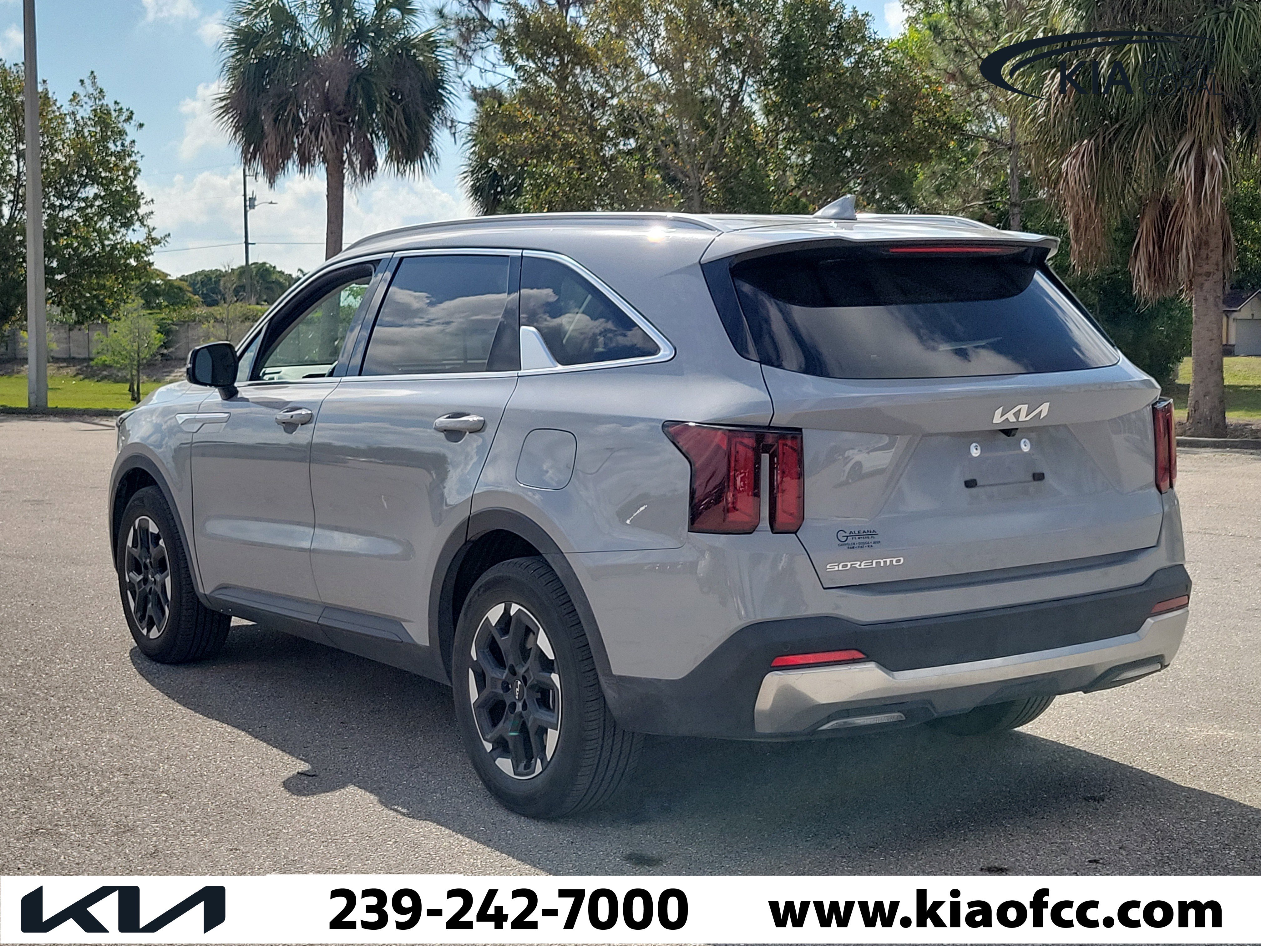 Used 2025 Kia Sorento S FWD image 4