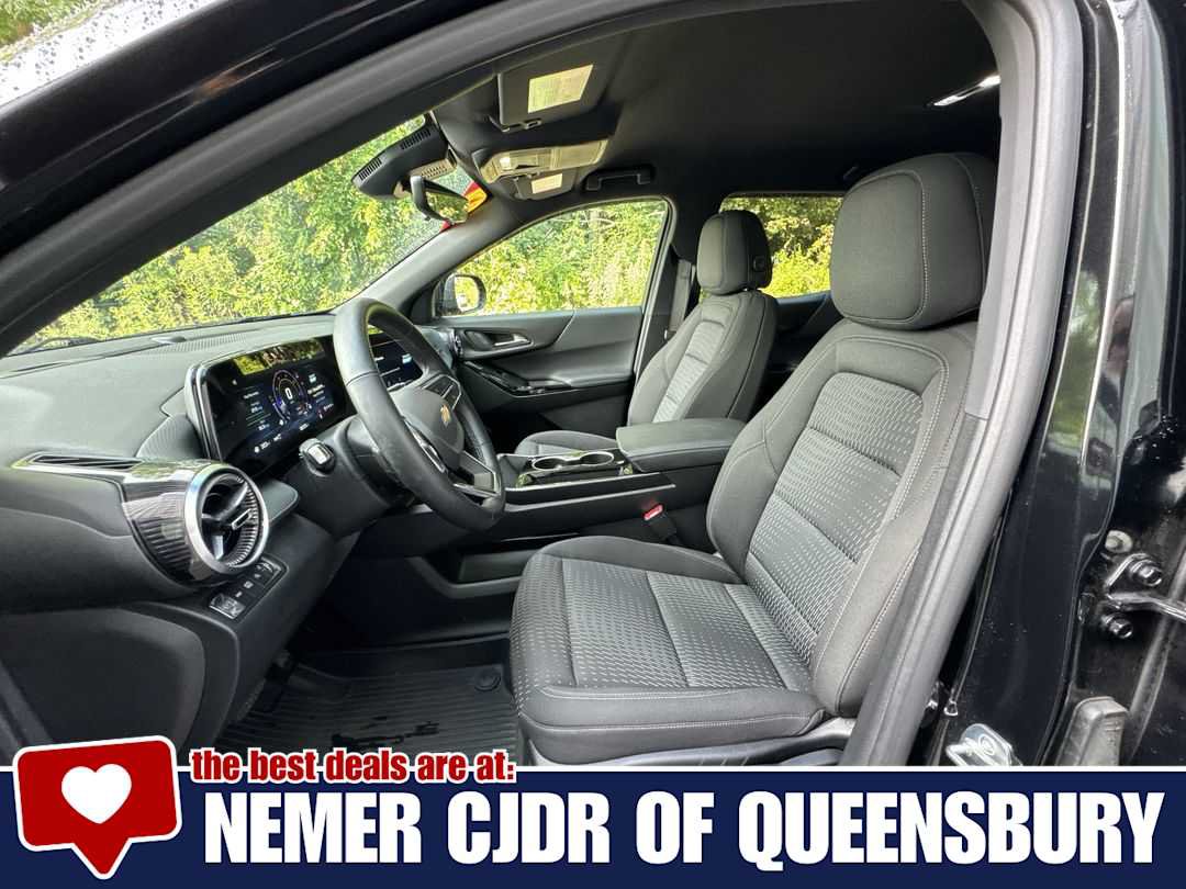Used 2025 Chevrolet Equinox LT w/ Safety and Technology Package AWD/4WD image 11
