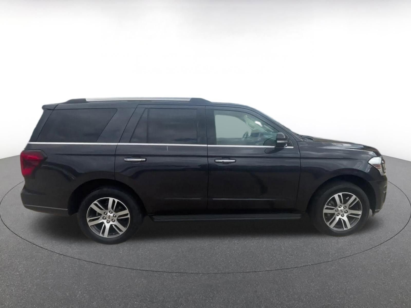 Used 2024 Ford Expedition Limited AWD/4WD image 16