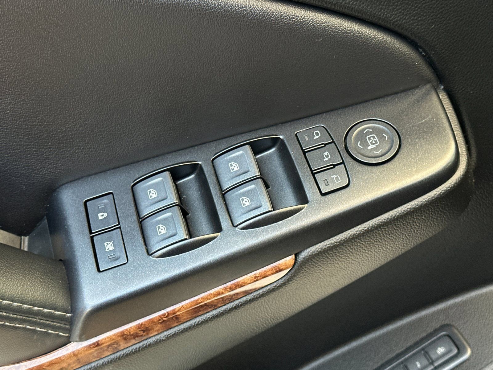 Used 2020 Chevrolet Suburban Premier image 13