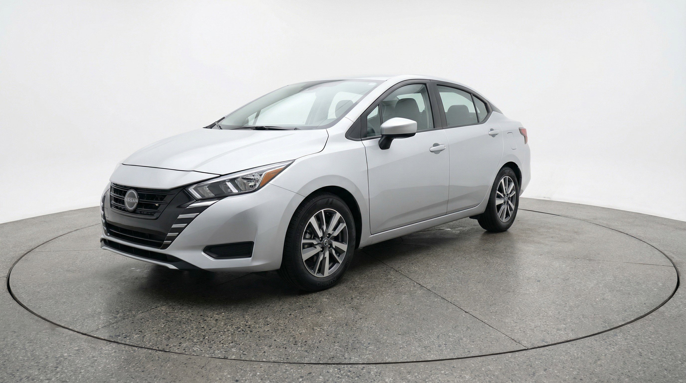 Used 2025 Nissan Versa SV image 3