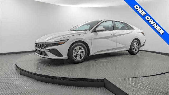 Used 2025 Hyundai Elantra SE FWD image 2