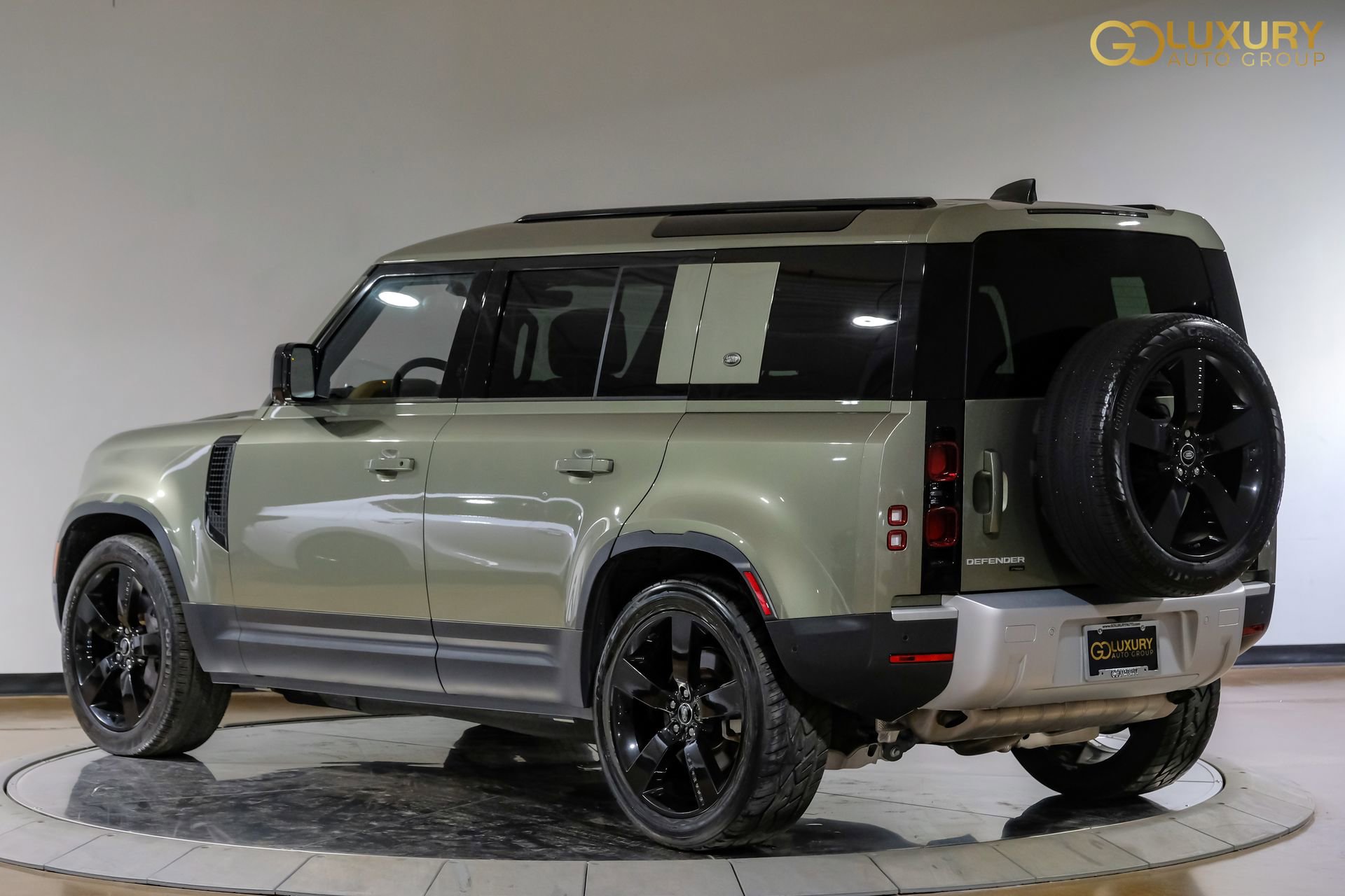 Used 2023 Land Rover Defender 110 SE AWD/4WD image 12