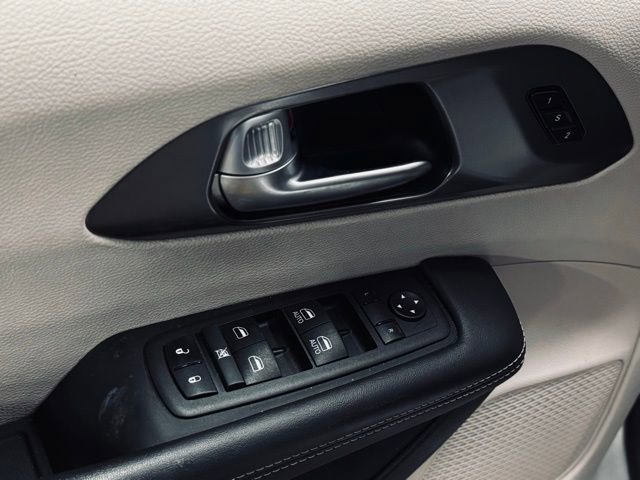 Used 2024 Chrysler Pacifica Touring-L image 14