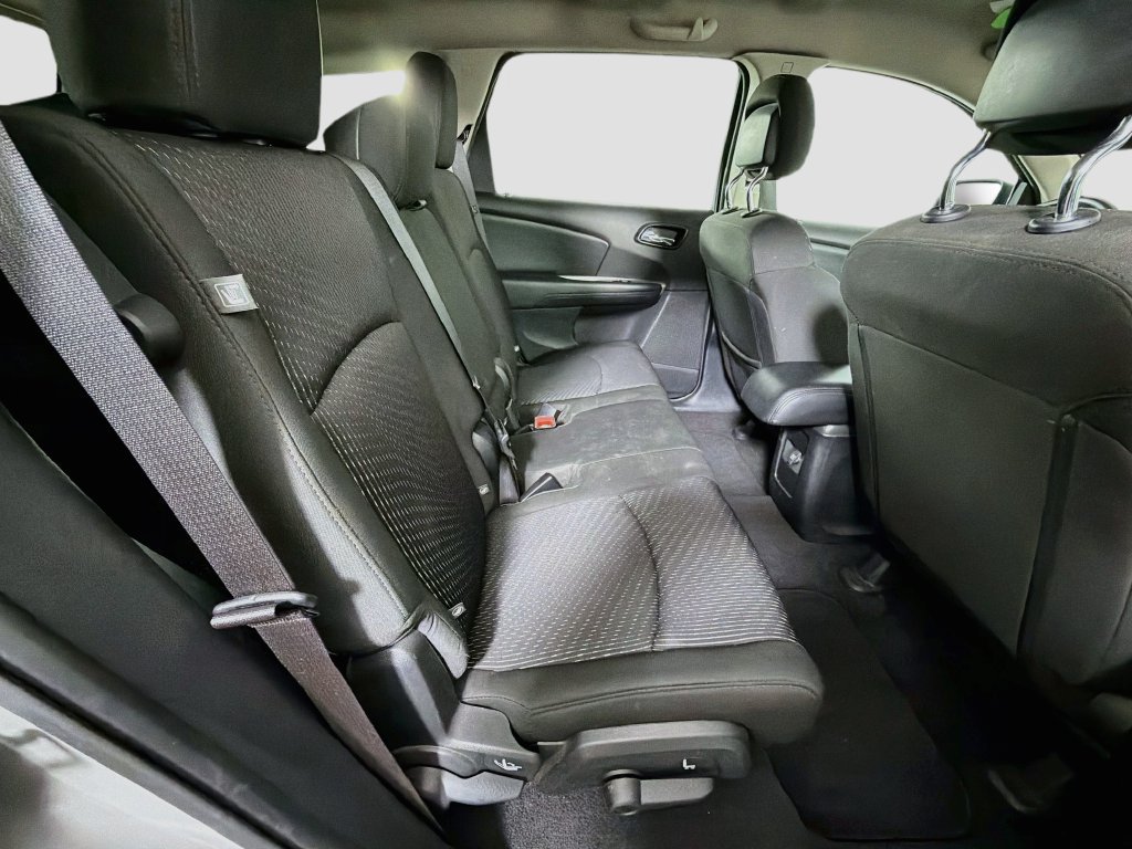 Used 2019 Dodge Journey SE FWD image 27