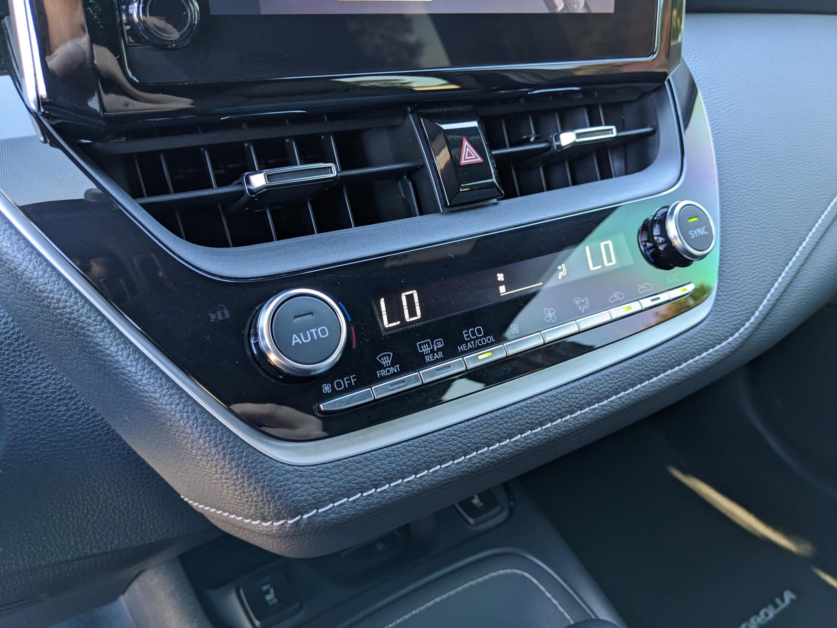 Used 2025 Toyota Corolla XSE image 30