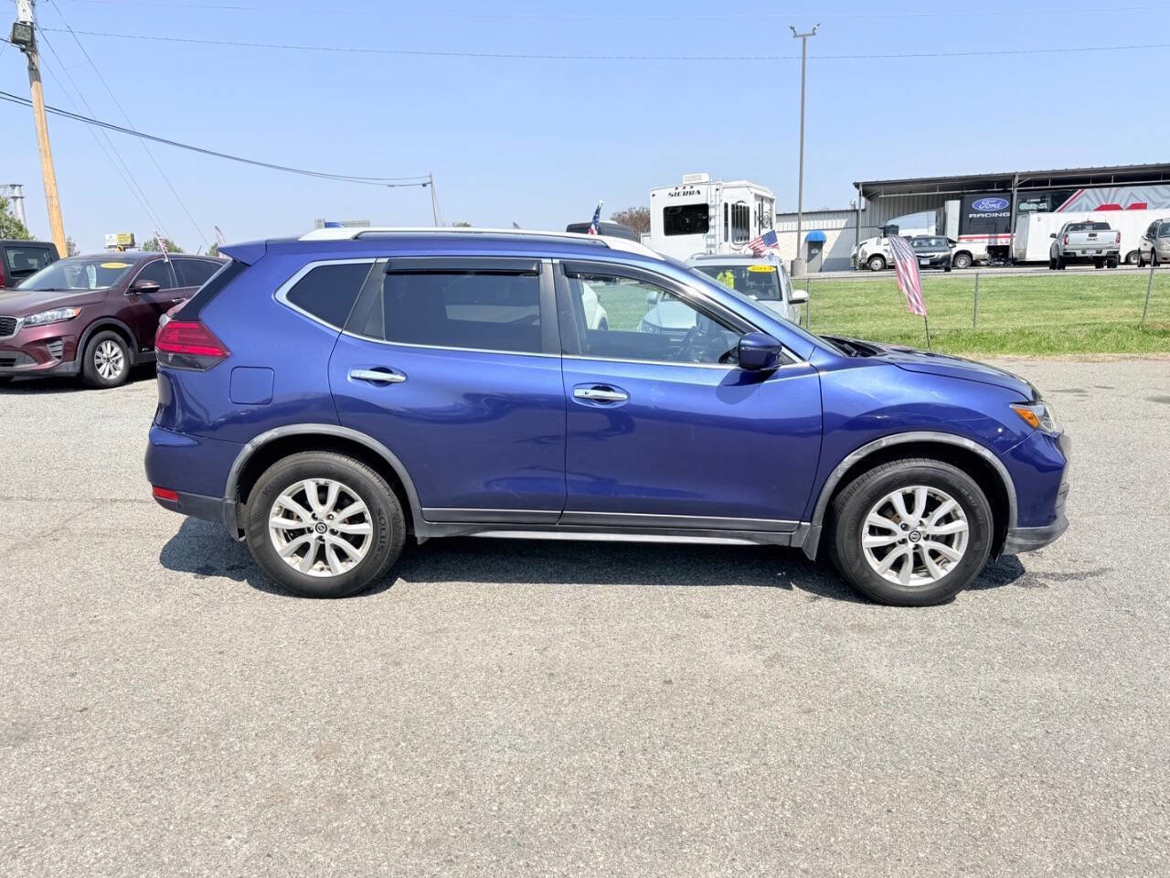 Used 2018 Nissan Rogue SV image 4