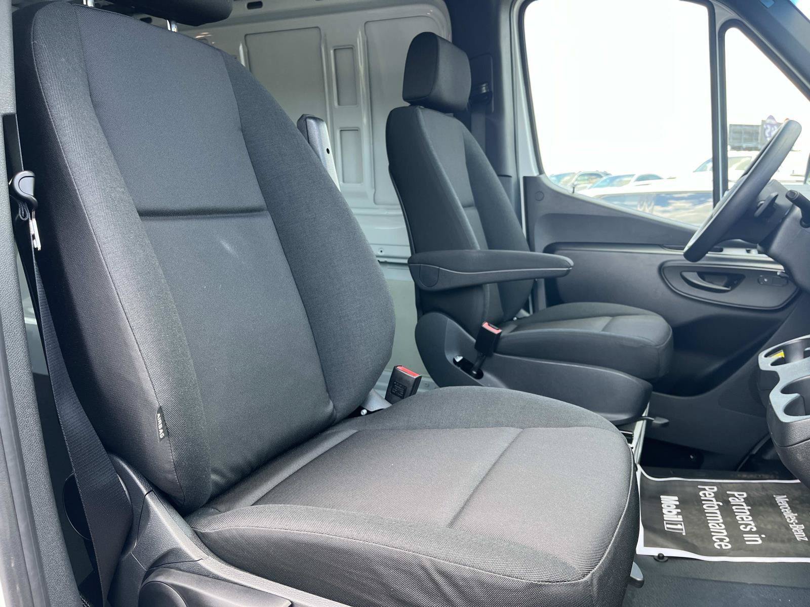 Used 2024 Mercedes-Benz Sprinter 2500 image 19