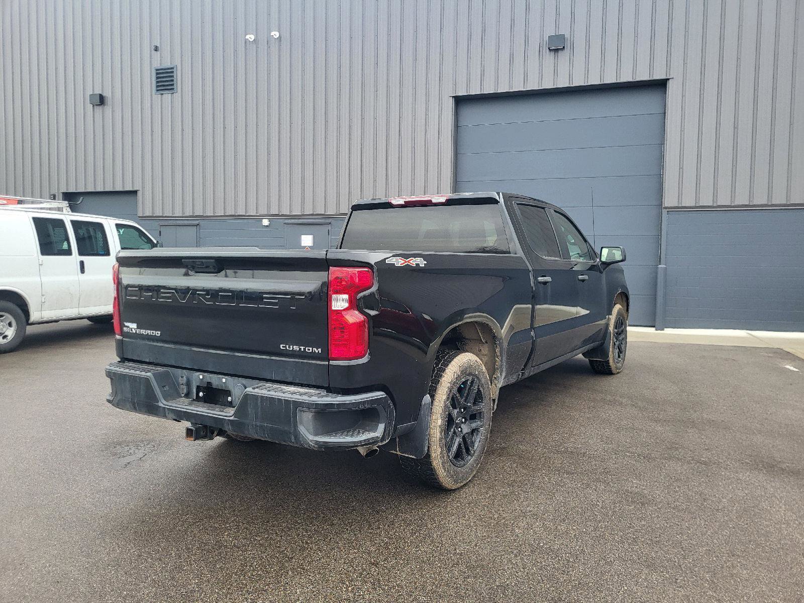 Used 2023 Chevrolet Silverado 1500 Custom image 3