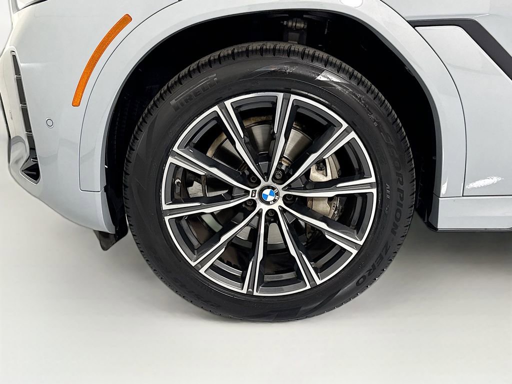 Used 2024 BMW X6 xDrive40i w/ Premium Package image 31