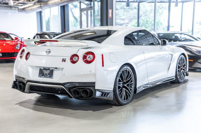 Used 2023 Nissan GT-R Premium w/ Premium Interior Package AWD/4WD image 6