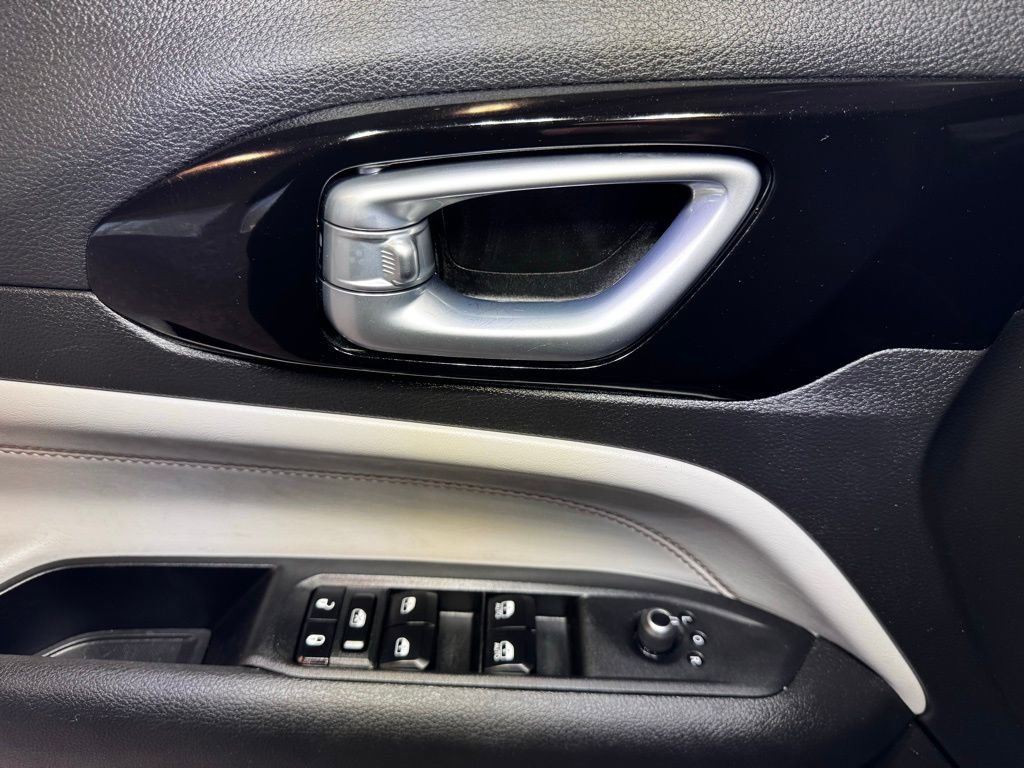 Used 2023 Jeep Compass Limited image 21